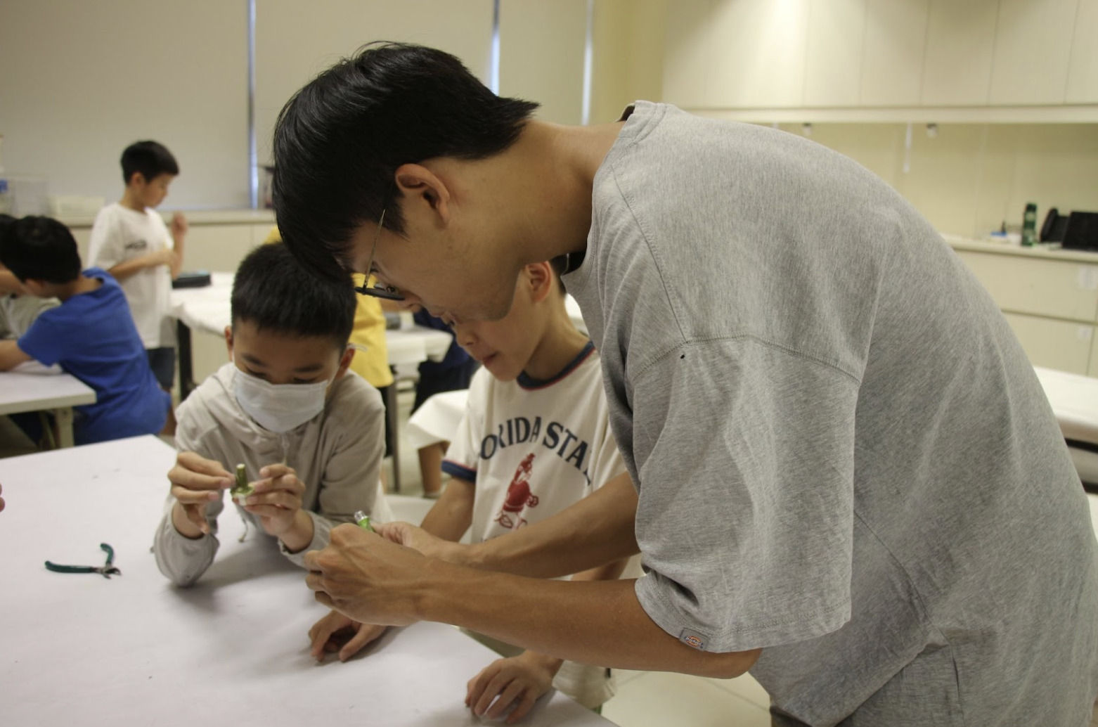教室養珊瑚 吳鎧任帶學童進行海洋復育
